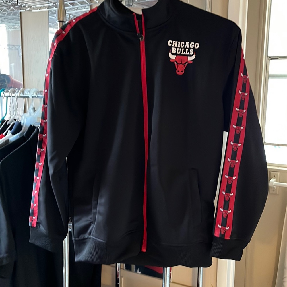 NBA Chicago Bulls Zip-UP Sweater Kid’s XL 18-20 black red